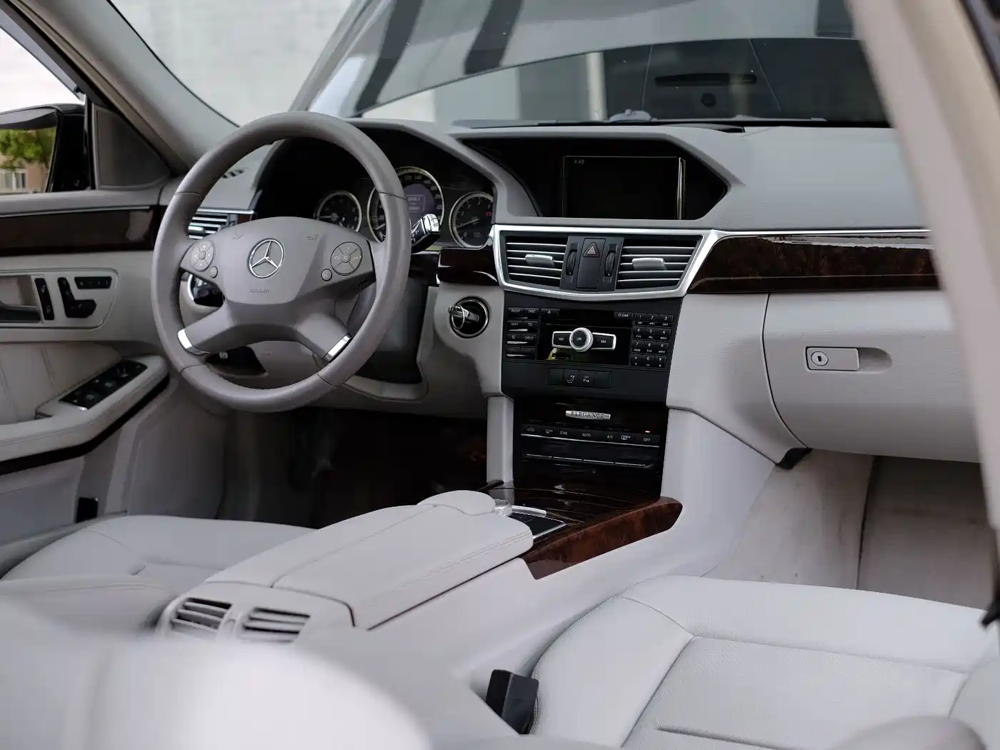 Mercedes-Benz E-Class 2012 E 200 L CGI Elegance фото 51