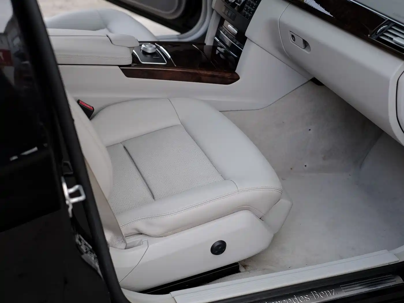 Mercedes-Benz E-Class 2012 E 200 L CGI Elegance фото 34
