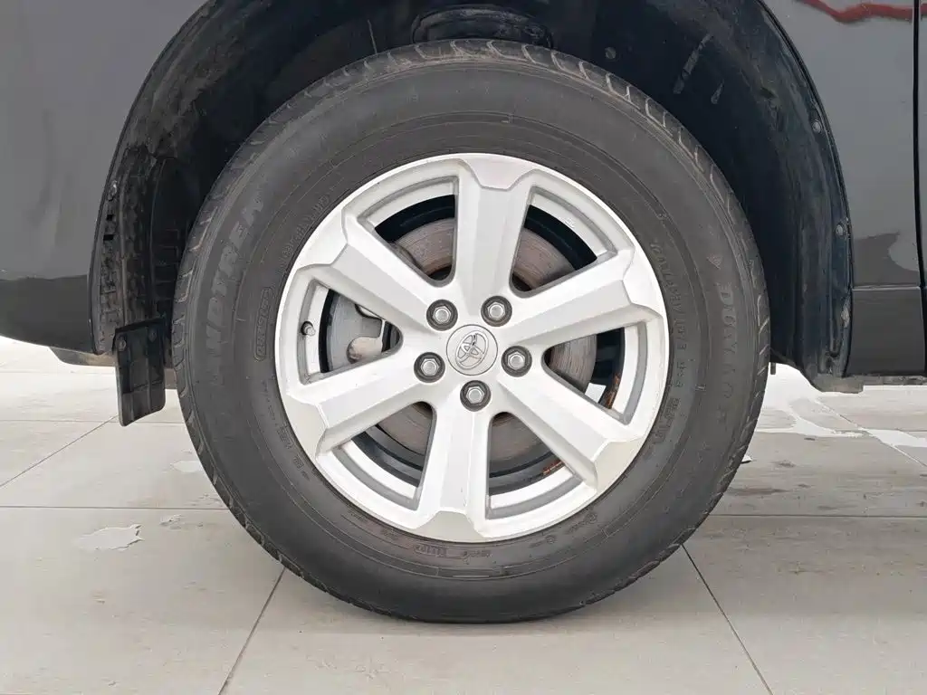 Photo 17 - Toyota Highlander