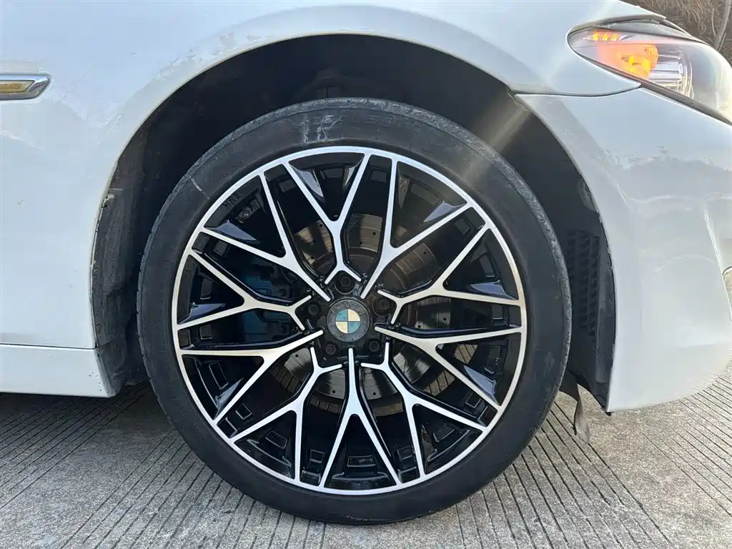 BMW 5 Series 2012 523Li Luxury фото 14