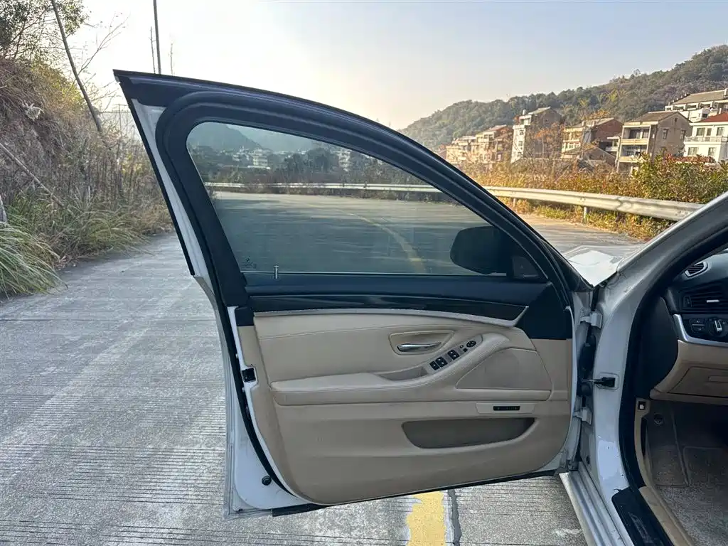 BMW 5 Series 2012 523Li Luxury фото 20