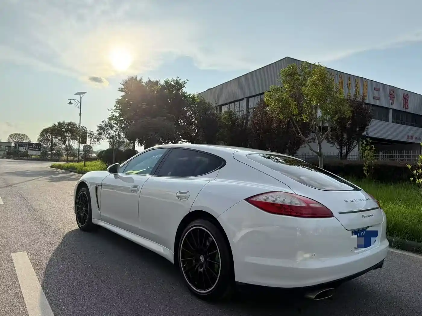 Porsche Panamera 2013 Panamera 4 Platinum Edition 3.6L фото 10