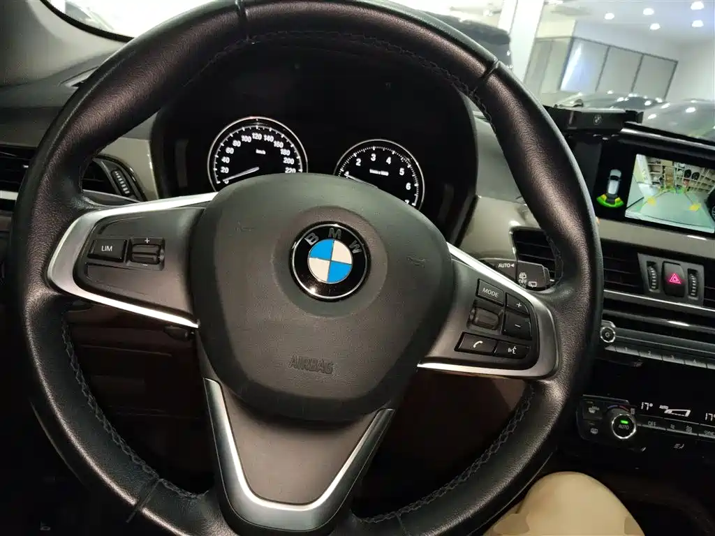 BMW X1 2019 sDrive18Li Premium Model фото 4