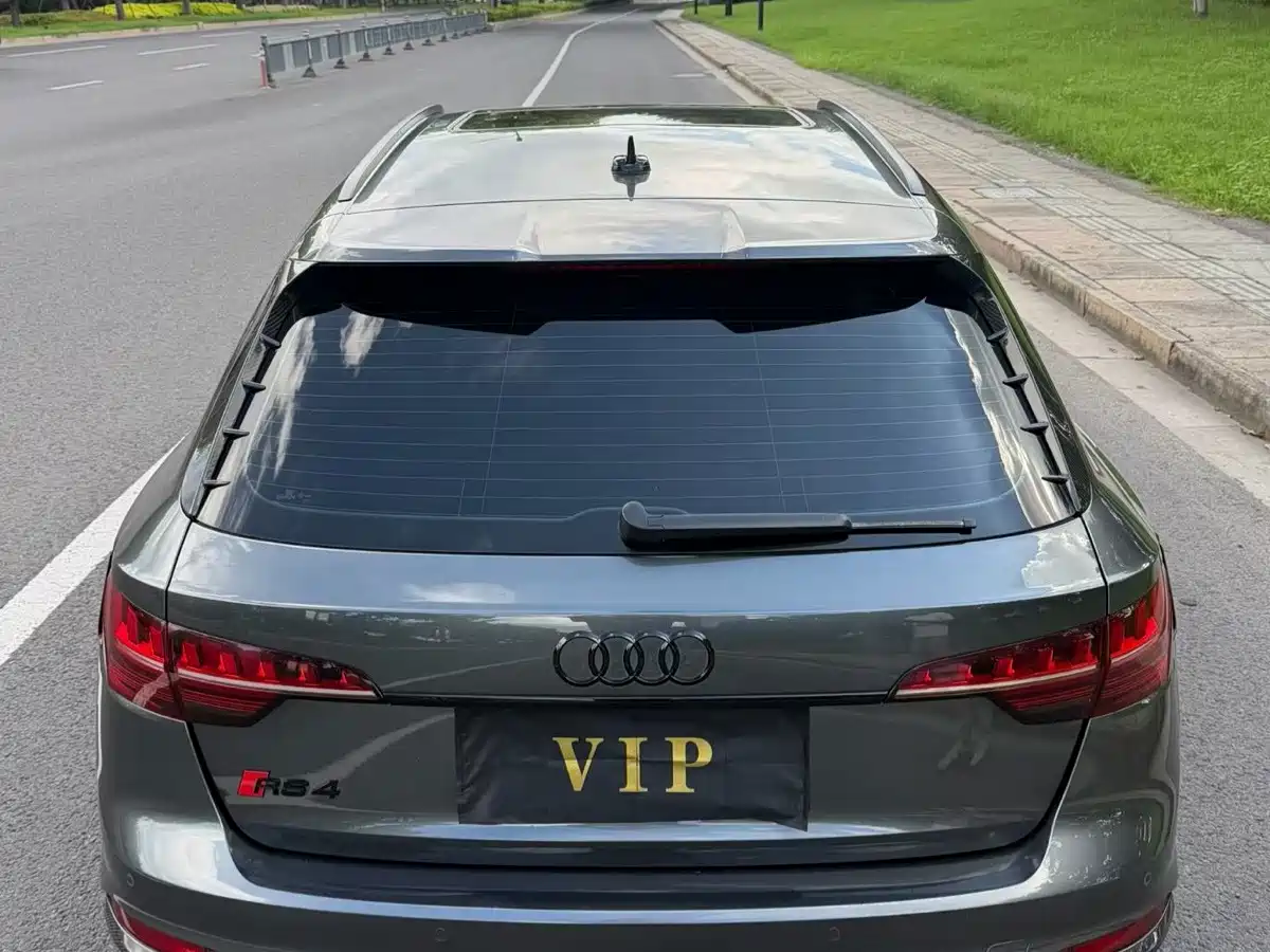 Audi RS 4 2021 2021 RS4 Avant Obsidian Edition