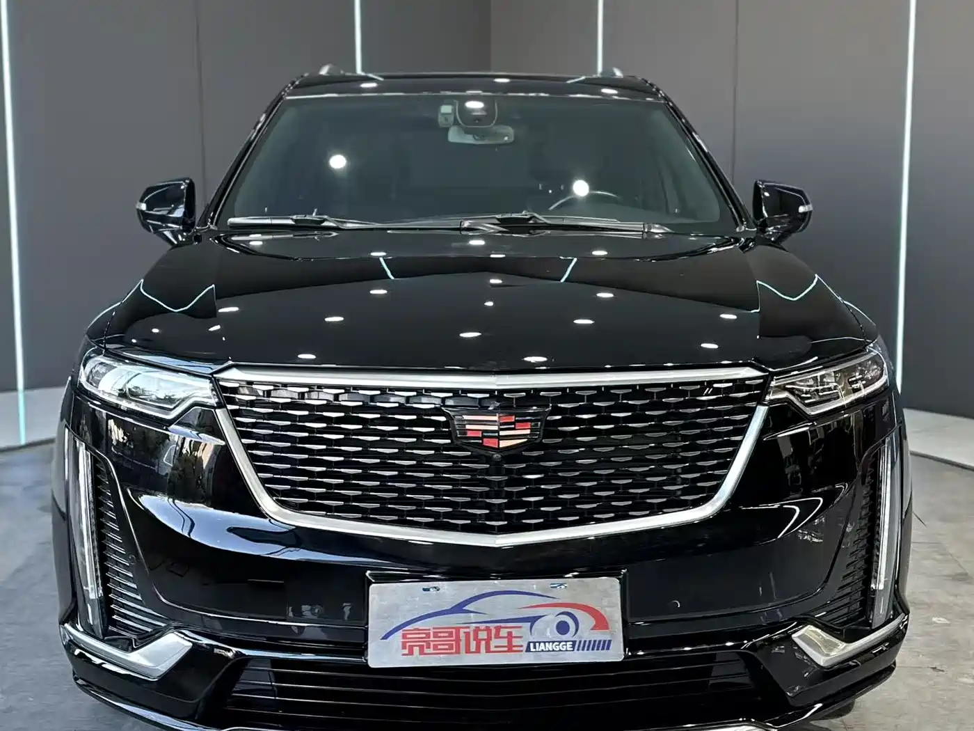 CADILLAC XT6