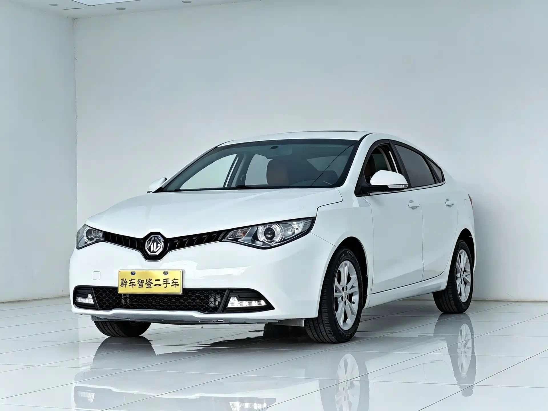 Photo 1 - MG GT