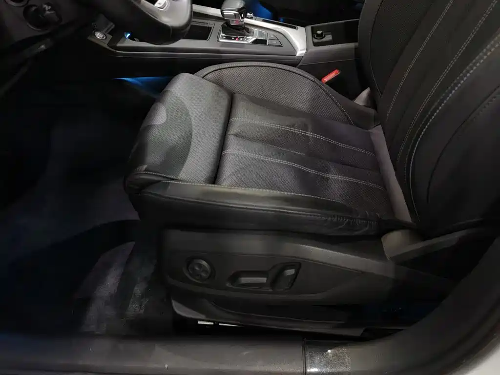 Фото 20 - Audi A4L