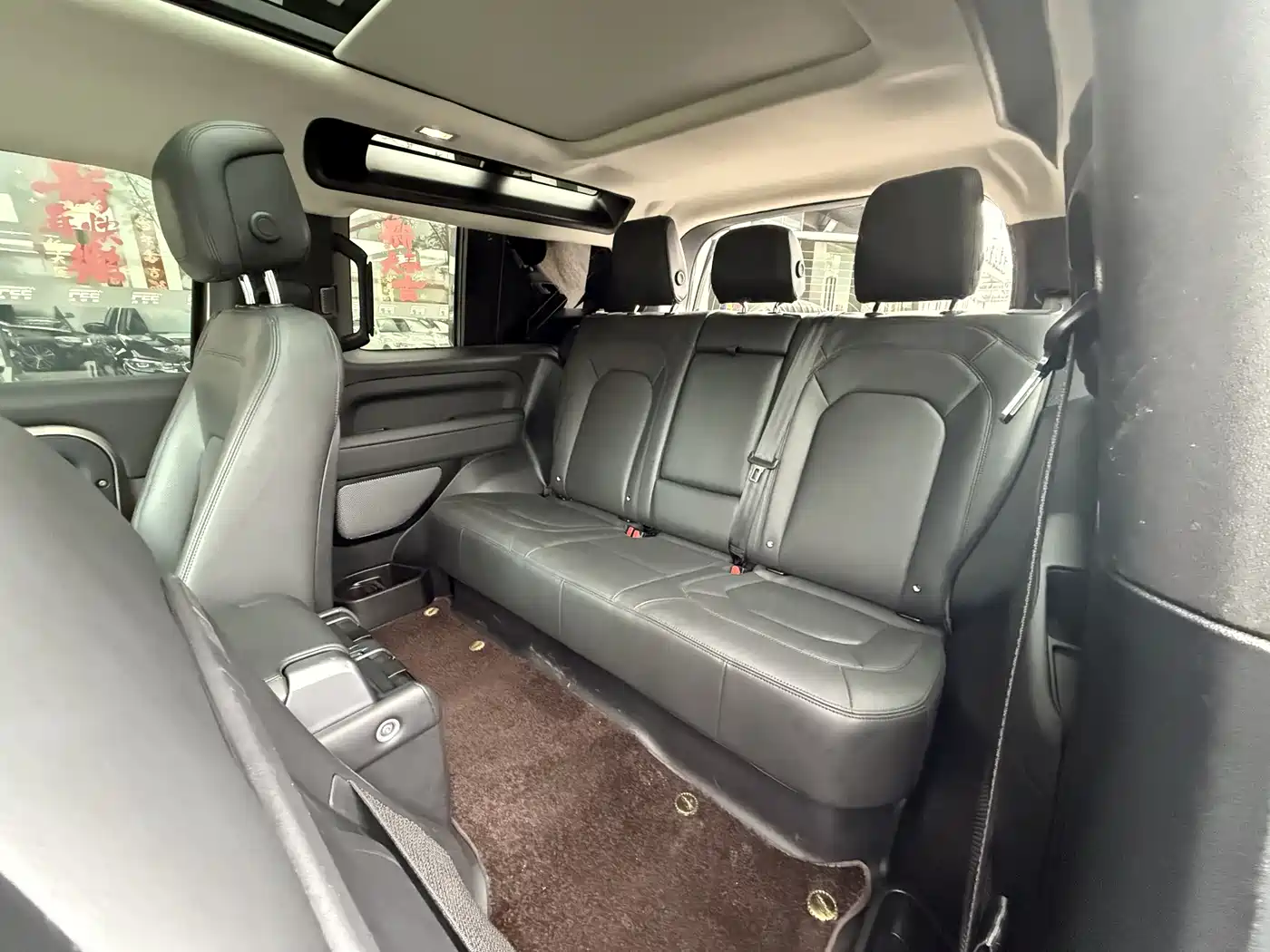 Land Rover Defender 2023 Facelift 90 3.0T P400 XS фото 6