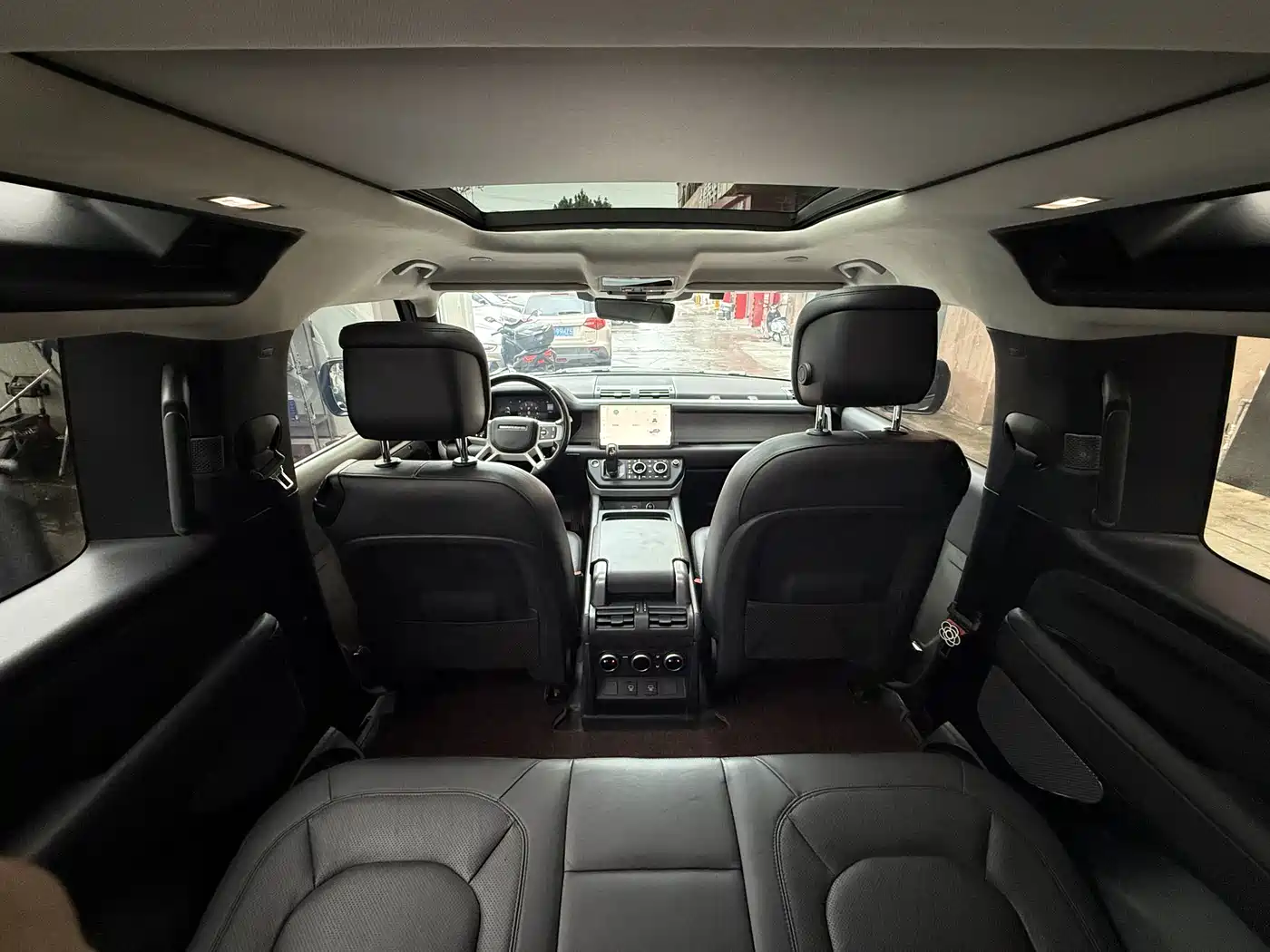 Land Rover Defender 2023 Facelift 90 3.0T P400 XS фото 11