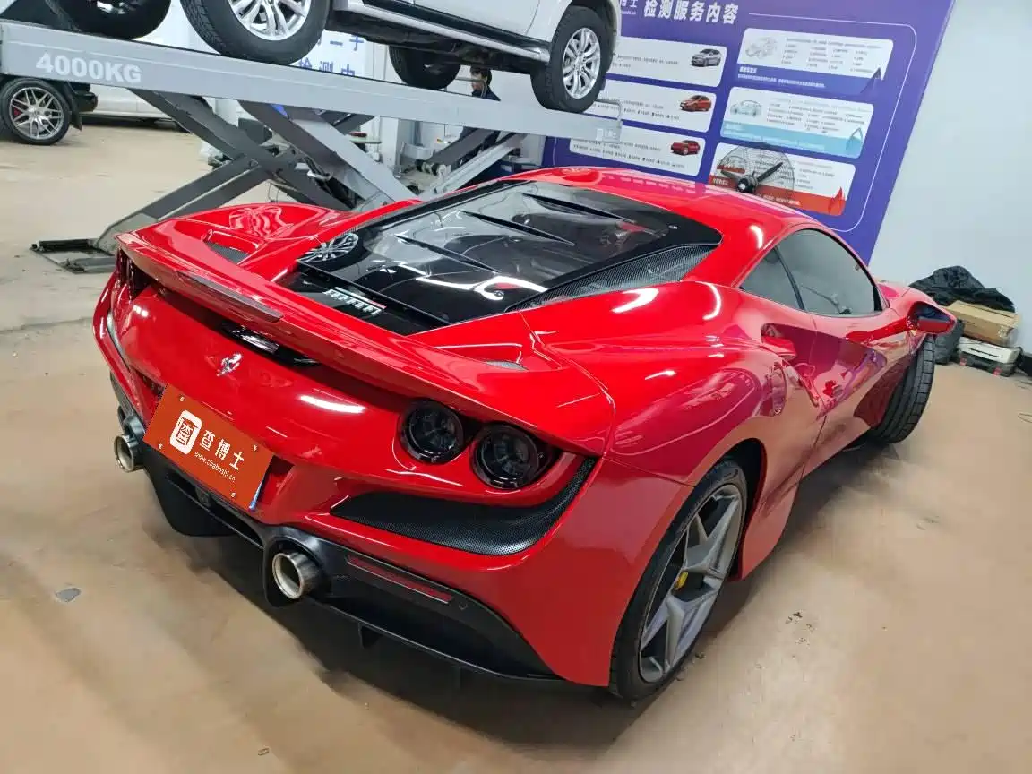 FERRARI F8