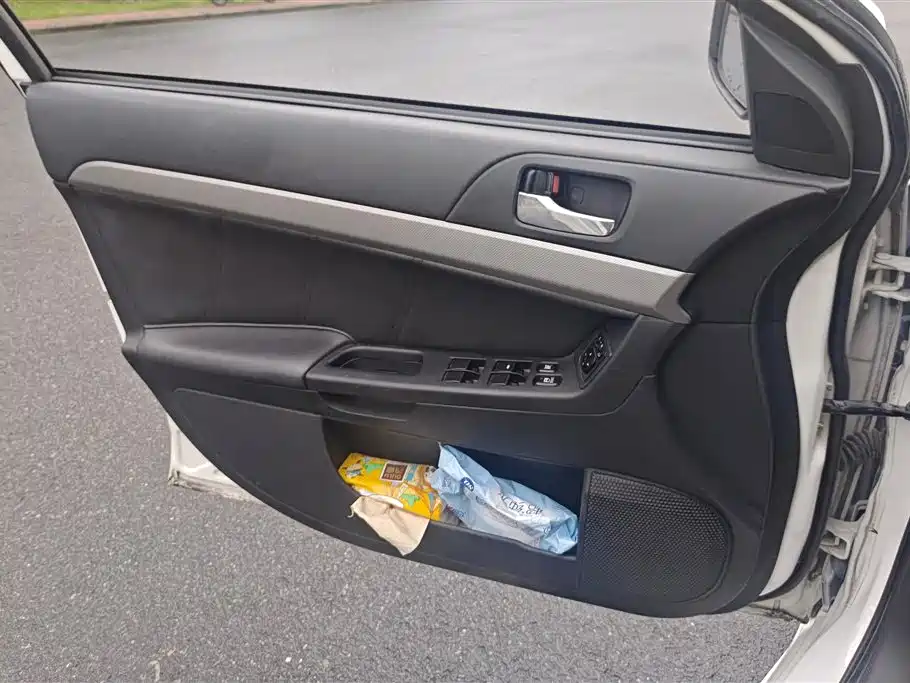 Mitsubishi Lancer EX 2015 2.0L CVT Flagship Edition фото 7