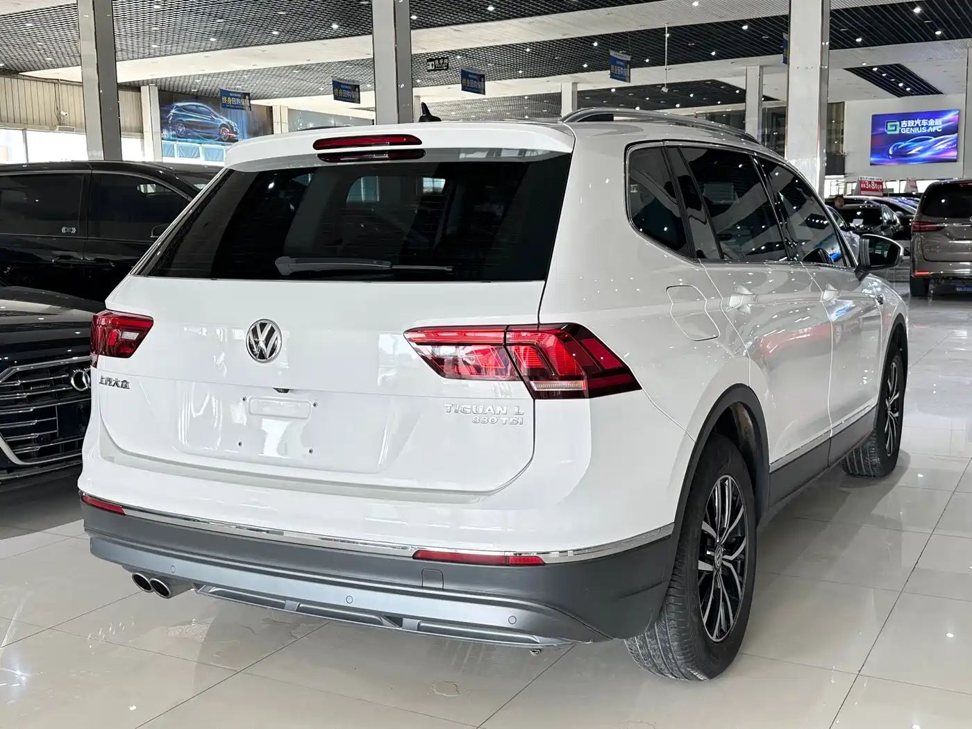 Volkswagen Tiguan L 2018 330TSI Automatic 2WD Luxury Edition фото 7
