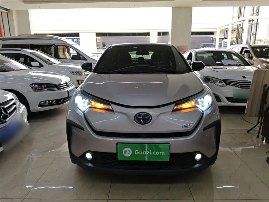 Toyota C-HR EV 2020 Luxury Sunroof Edition фото 3