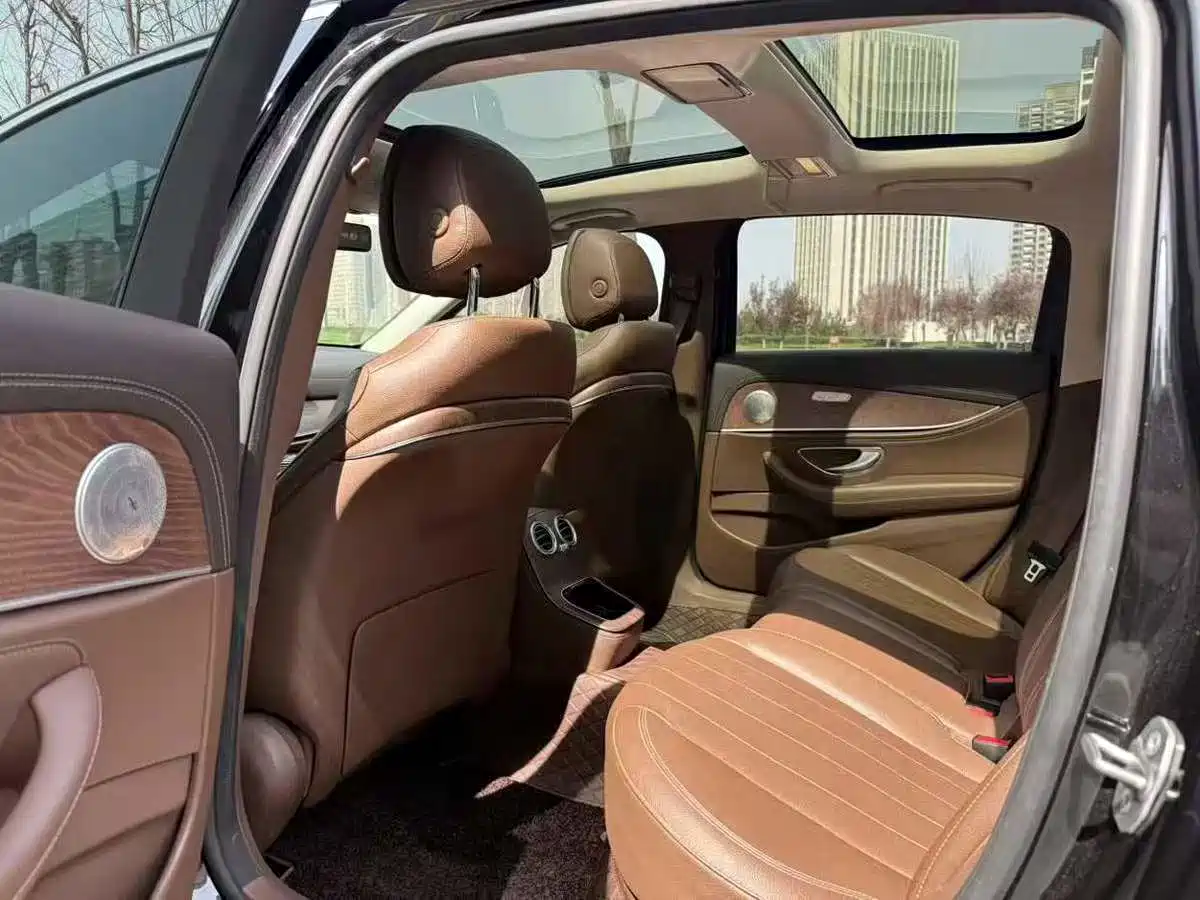Mercedes-Benz E-Class New Energy 2022 E 350 e L Plug-in Hybrid Sports Sedan фото 6