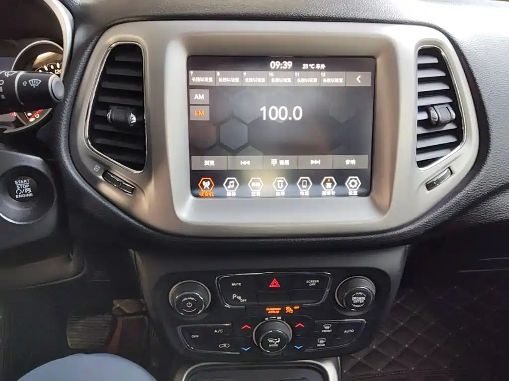 Фото 13 - Jeep Compass
