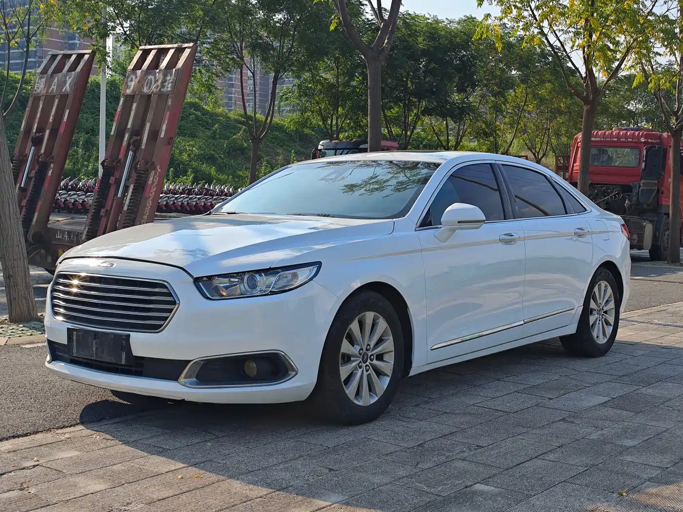 Фото 1 - Ford Taurus