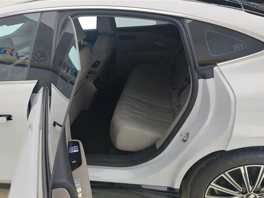 GEELY GALAXY GALAXY SPARKLE 8