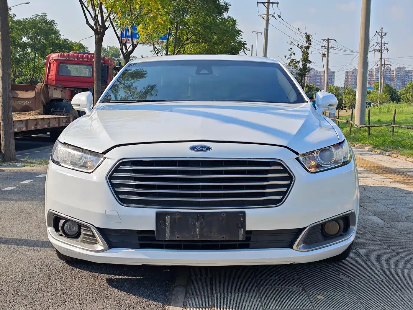 Фото 2 - Ford Taurus