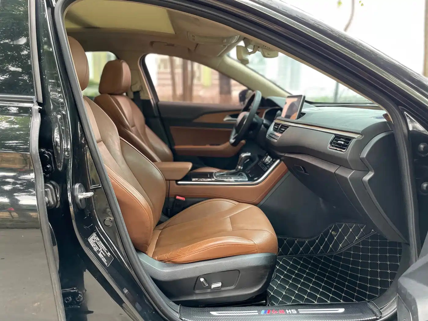 Hongqi H5 2018 Model 30TD Smart Connect Royal 60th Anniversary Edition фото 7