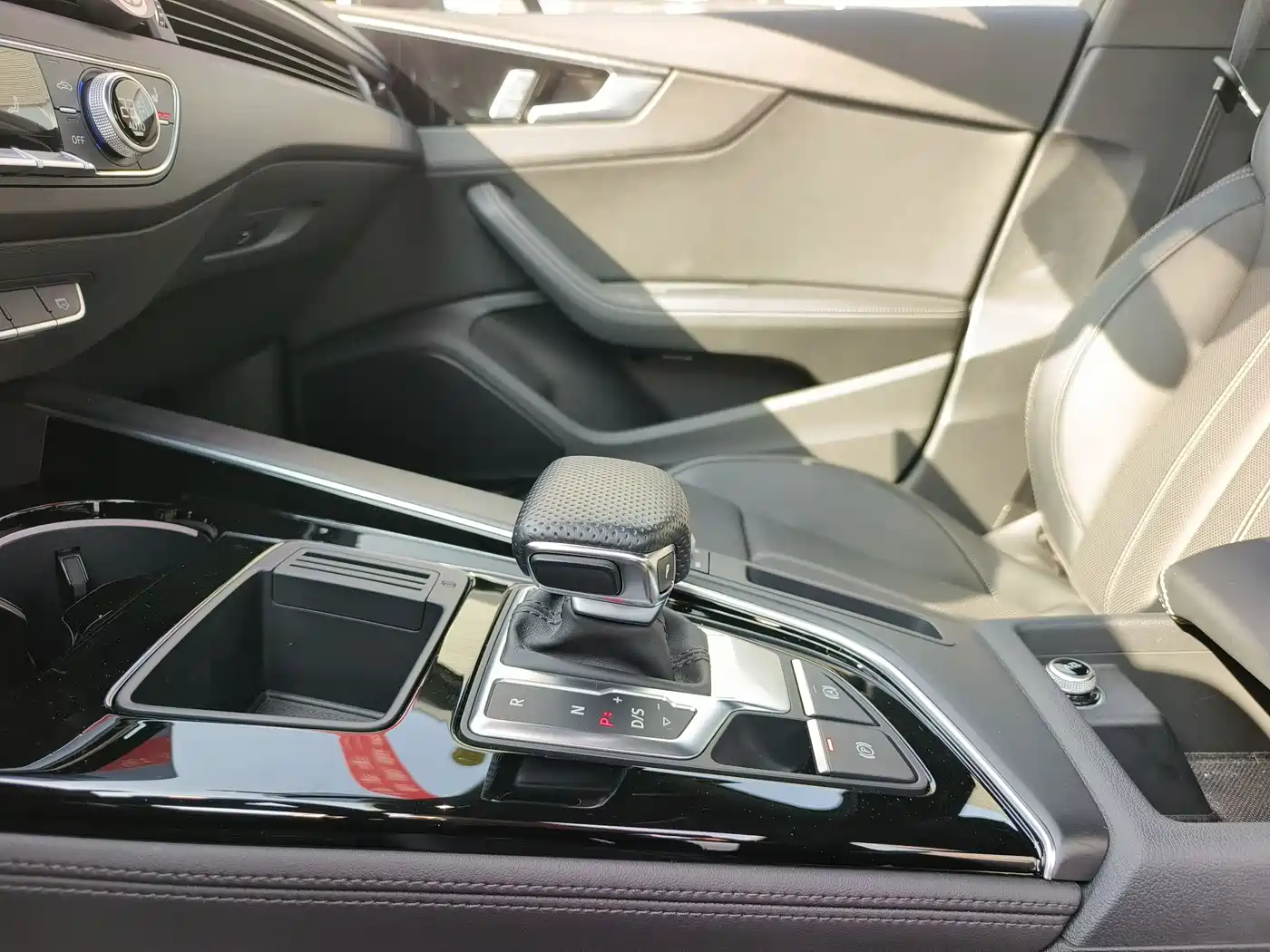 Audi A4L 2024 40 TFSI Luxury Dynamic фото 15