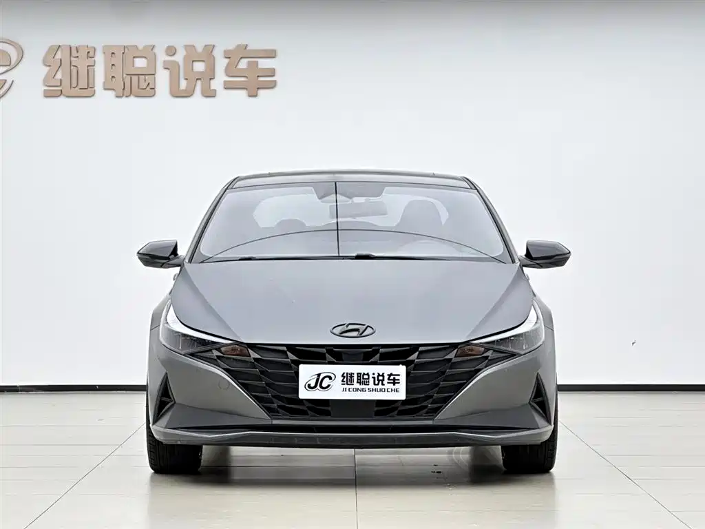 Hyundai Elantra 2022 1.5L CVT 20th Anniversary Edition фото 3