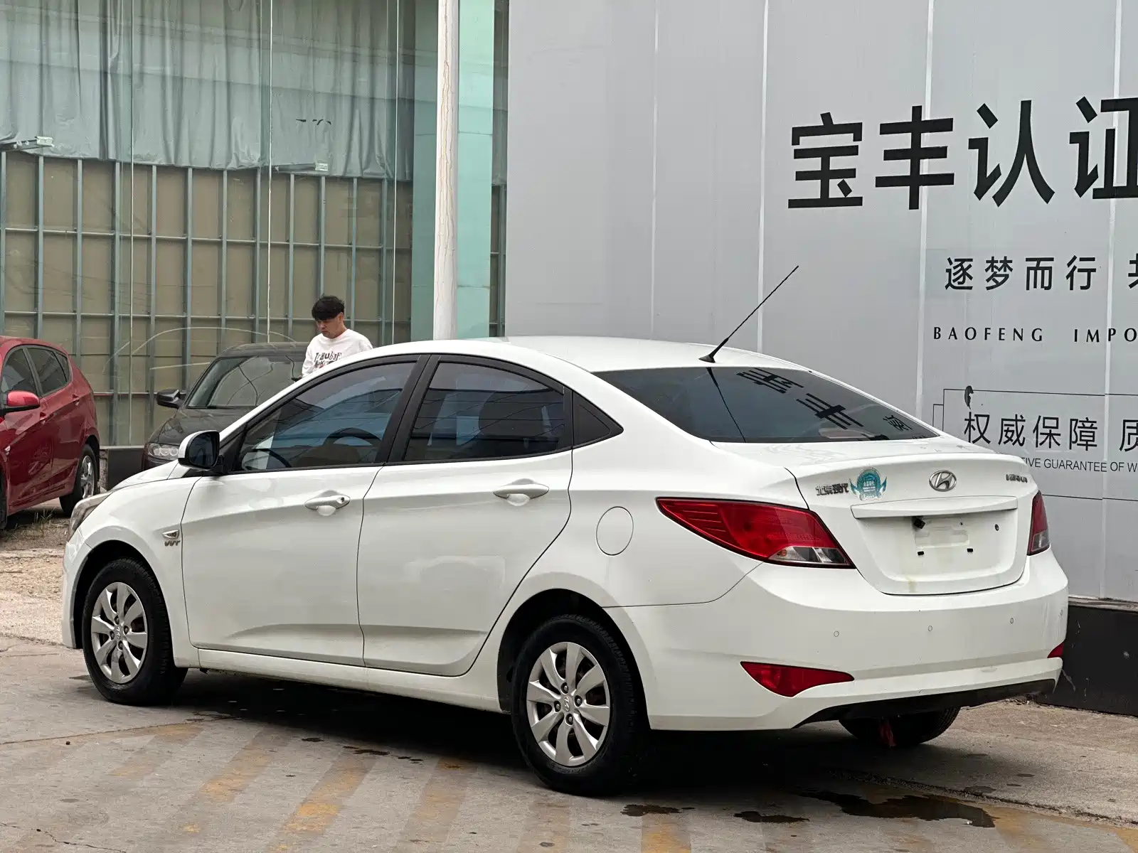 Photo 3 - Hyundai Verna