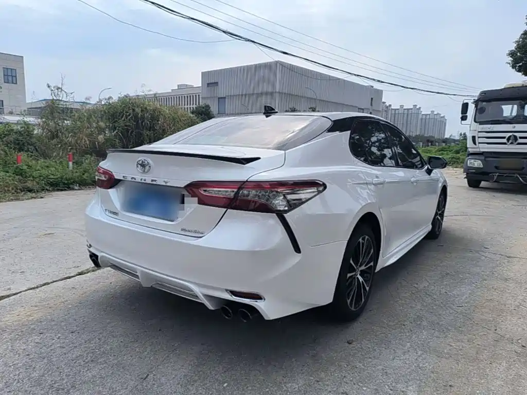 Photo 7 - Toyota Camry