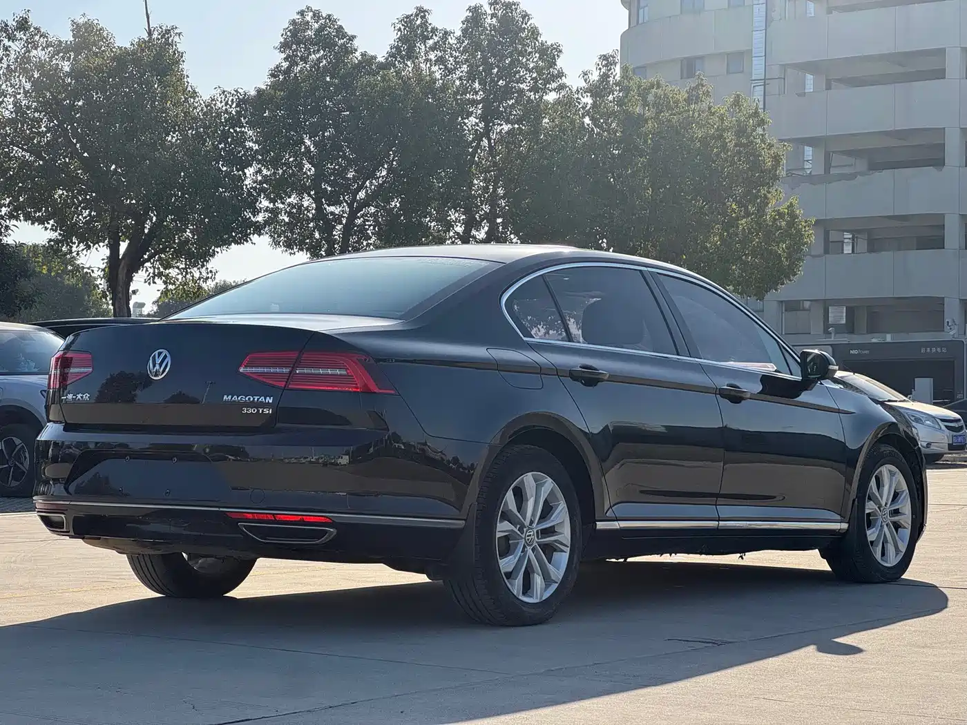 Volkswagen Magotan 2018 Facelift 330TSI DSG Luxury фото 7
