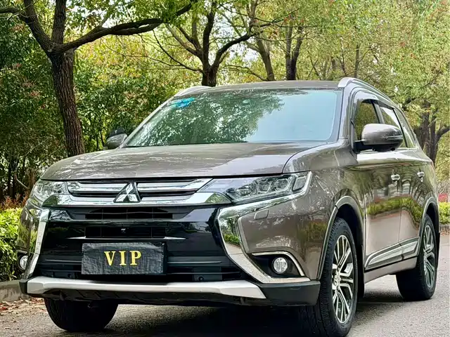 MITSUBISHI OUTLANDER