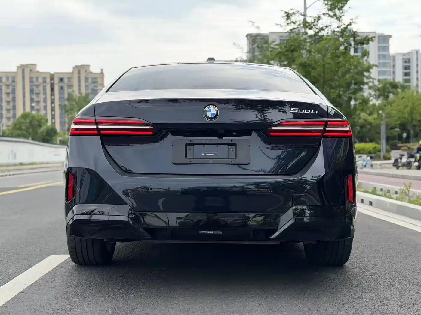 BMW 5 Series 2024 530Li Leading M Sport Package фото 8