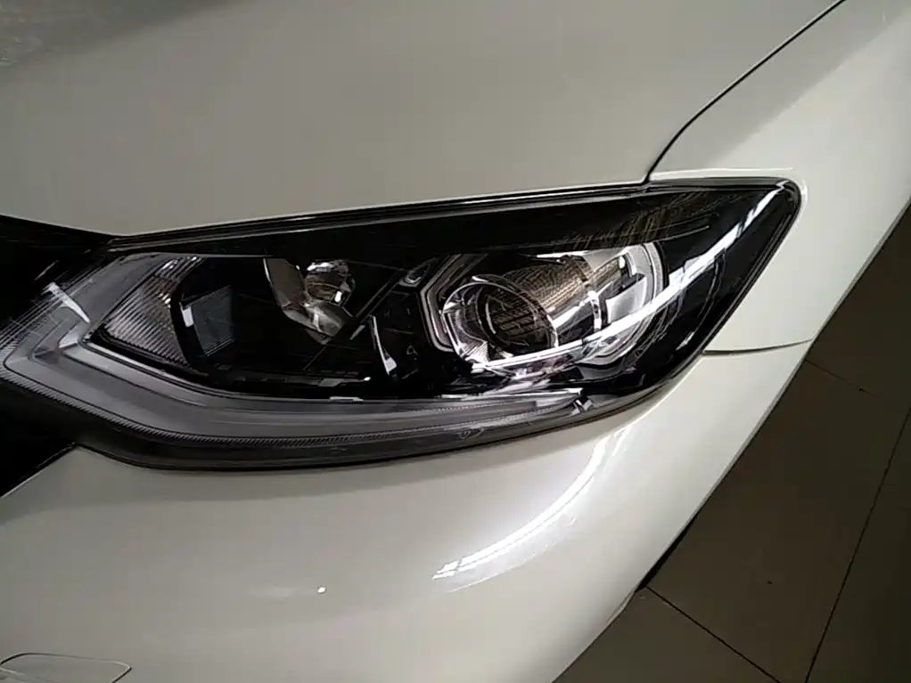Фото 24 - Nissan Tiida