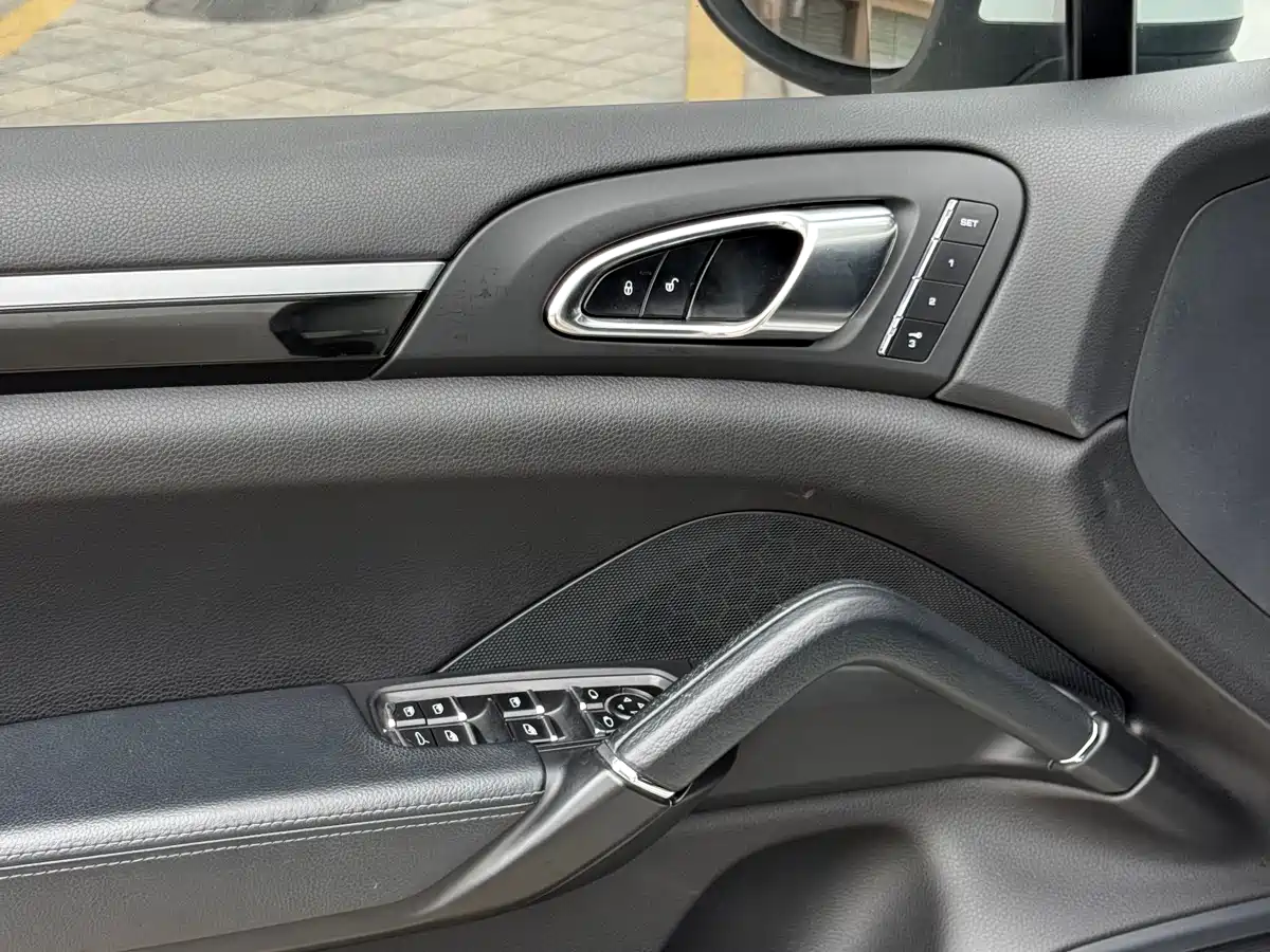 Porsche Cayenne 2014 Cayenne Platinum Edition 3.0T фото 16