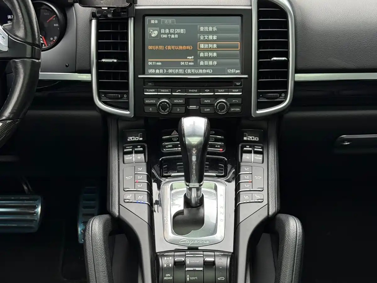 Porsche Cayenne 2014 Cayenne Platinum Edition 3.0T фото 28