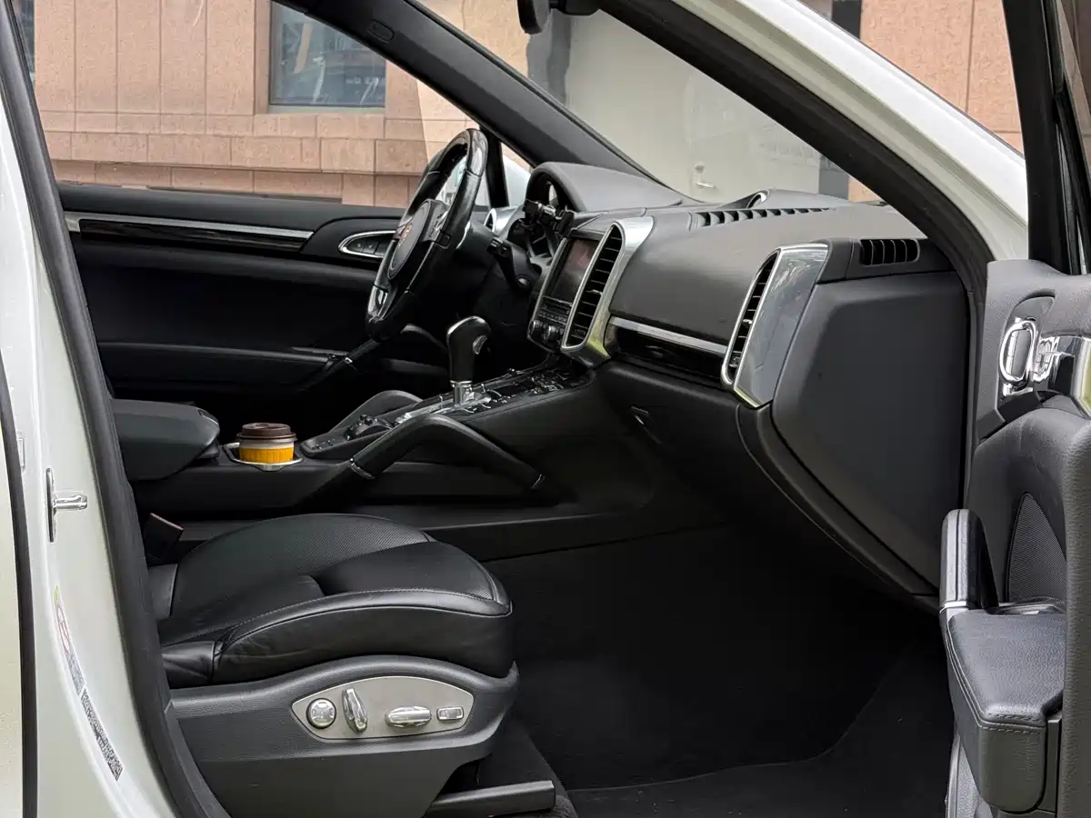 Porsche Cayenne 2014 Cayenne Platinum Edition 3.0T фото 32