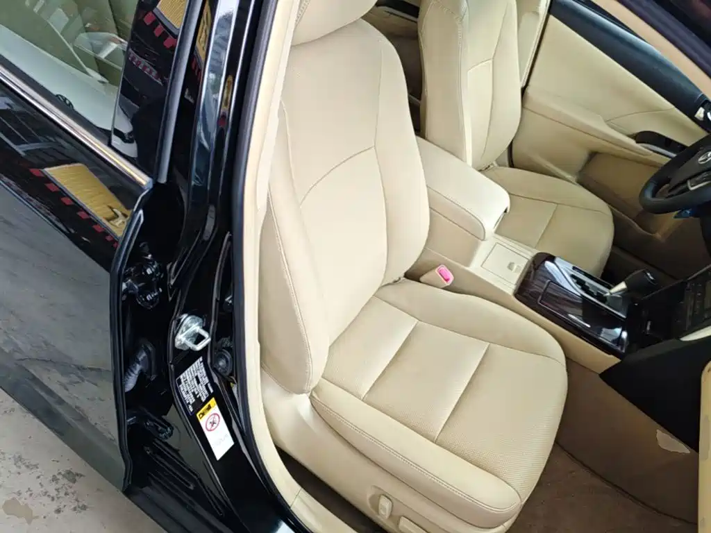 Photo 25 - Toyota Camry