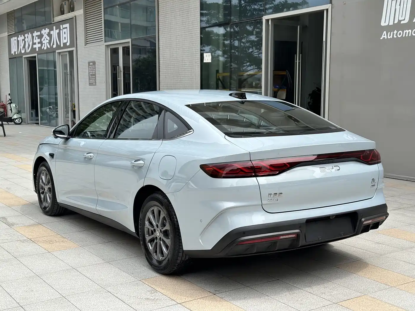 BYD Qin L 2025 DM-i Smart Drive Edition 80KM Leading фото 13
