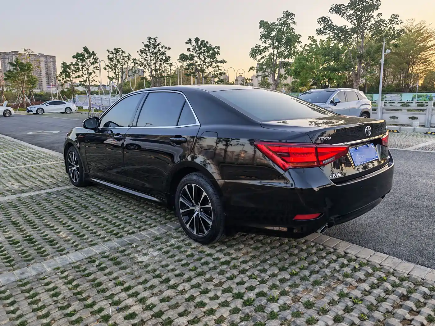 Toyota Crown 2018 2.0T Fashion Edition фото 6