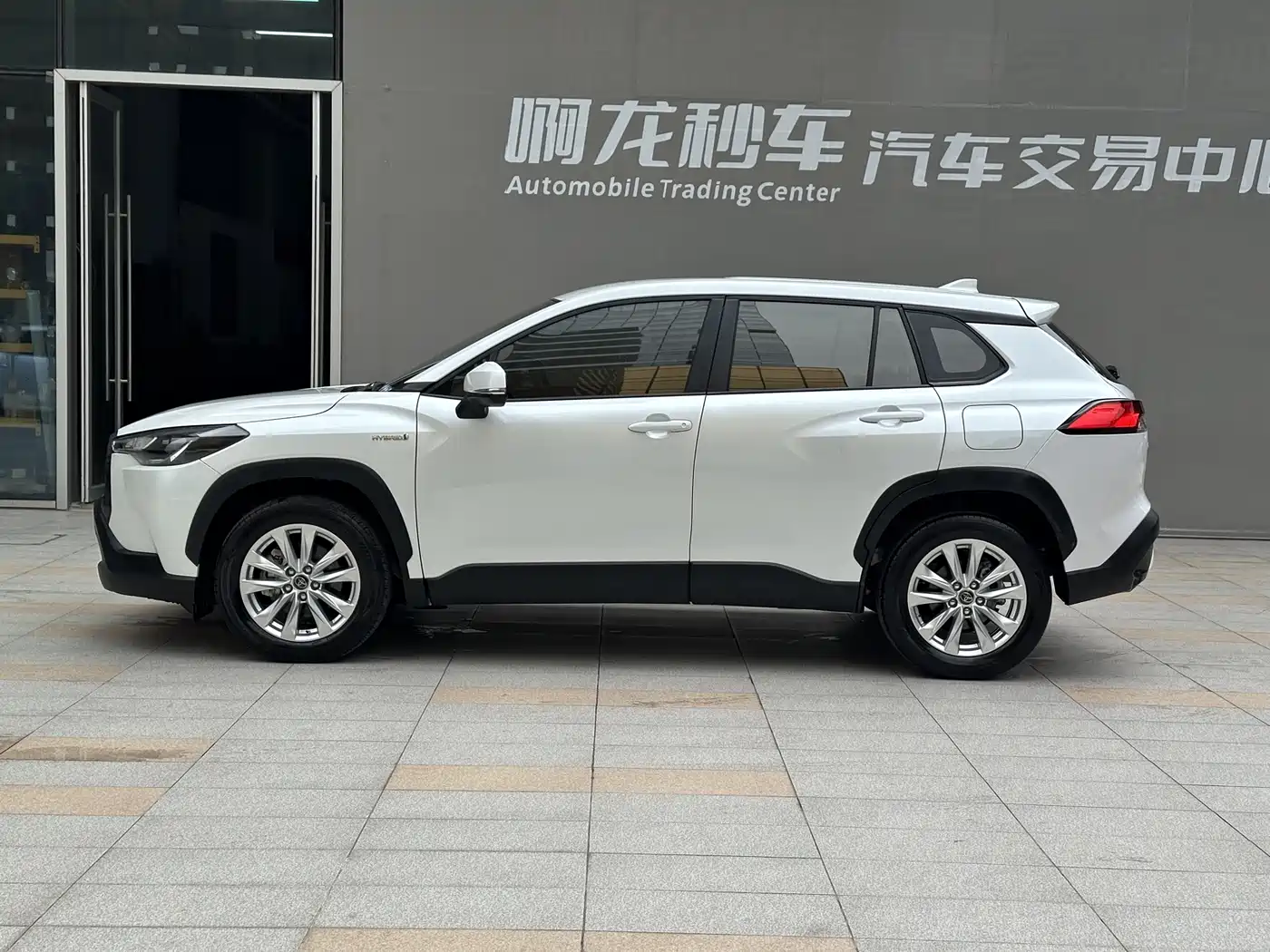 Toyota Corolla Cross 2023 Hybrid 2.0L Pioneer Edition фото 18