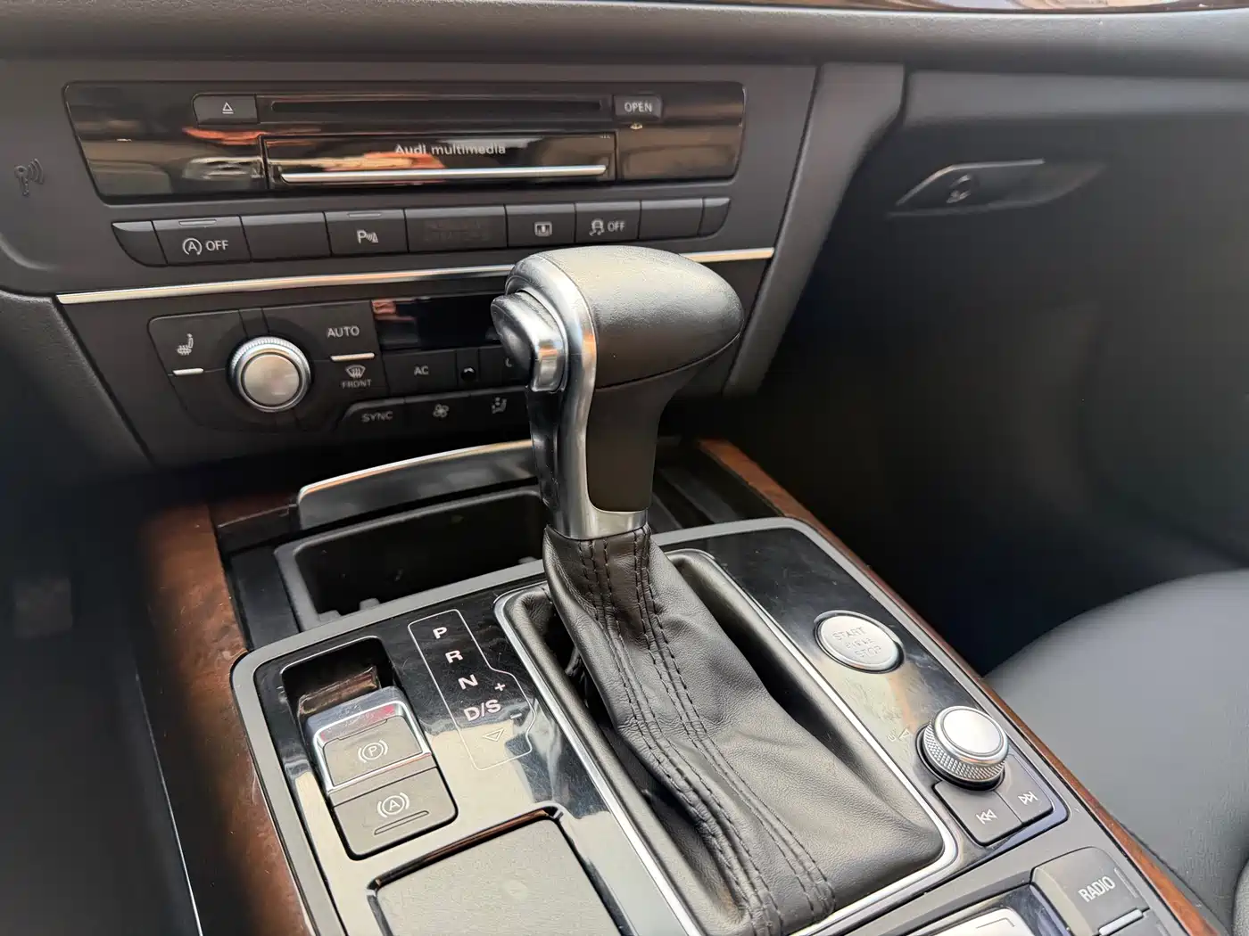 Audi A6L 2012 30 FSI Comfort фото 3