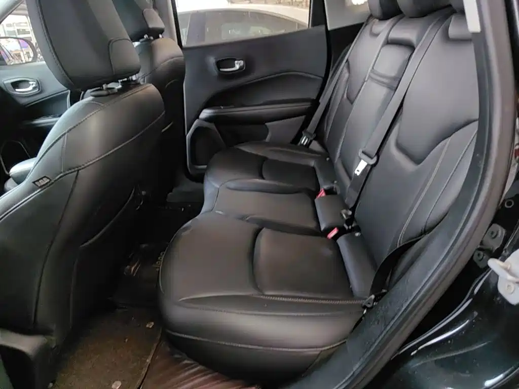Фото 17 - Jeep Compass