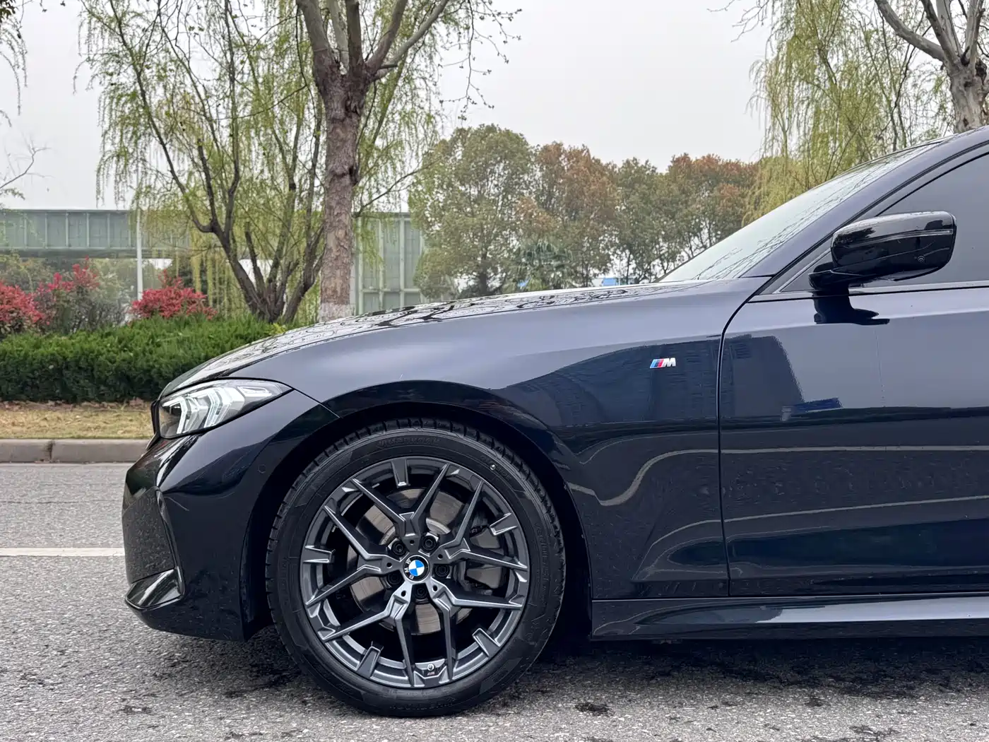 BMW 3 Series 2025 330i M Sport Night Edition фото 20