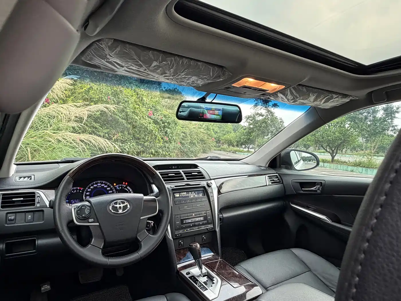 Toyota Camry 2015 2.0G Leading Edition фото 23