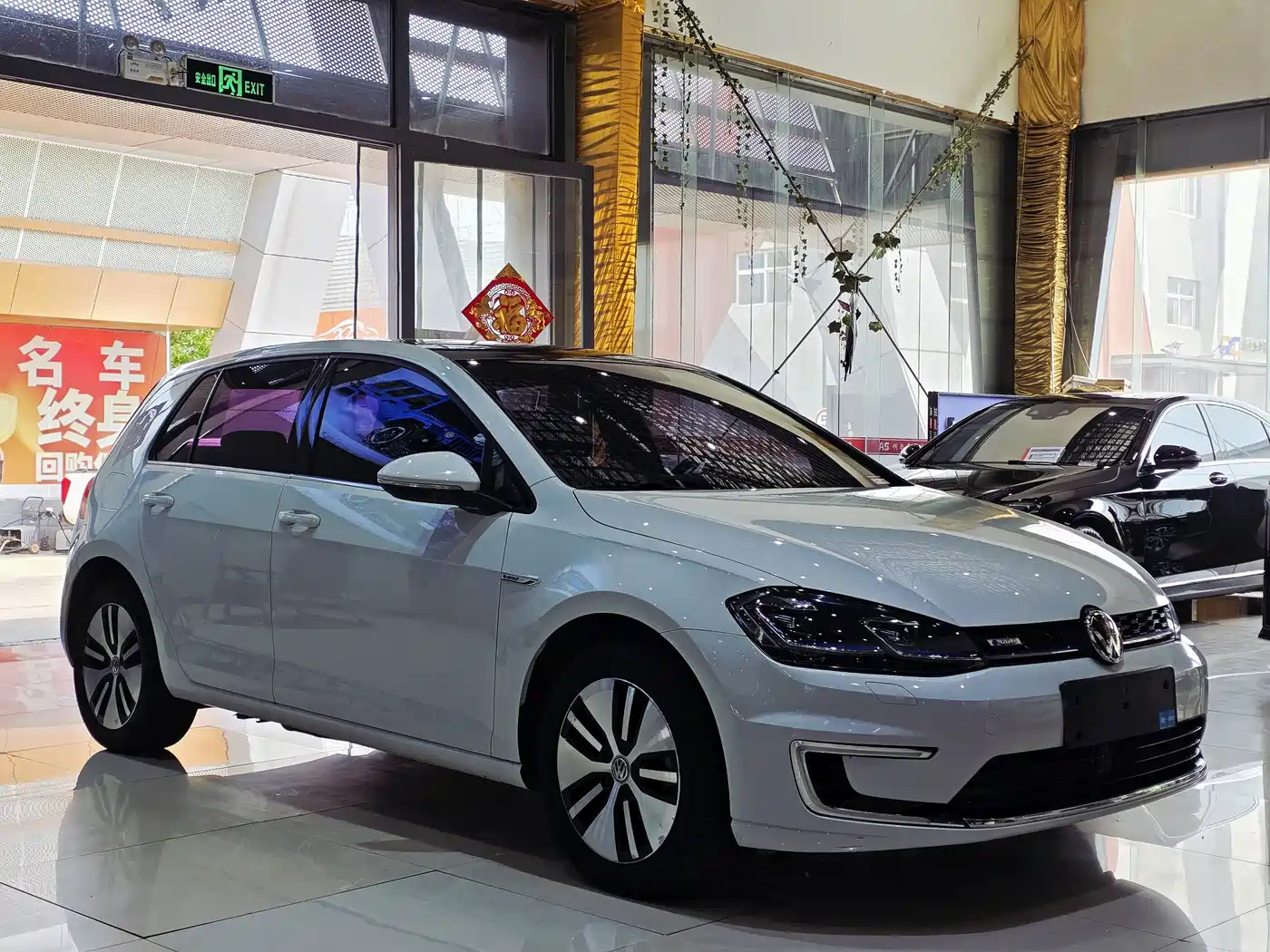 Volkswagen Golf Electric 2020 Chi фото 3