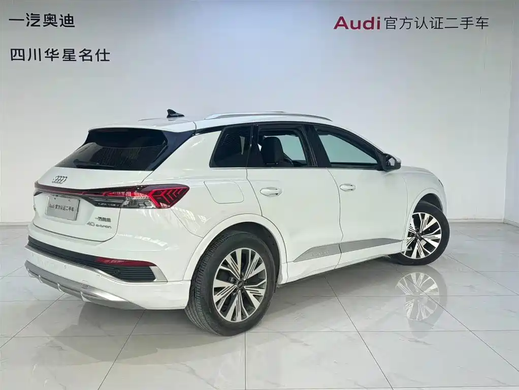 AUDI Q4 E TRON