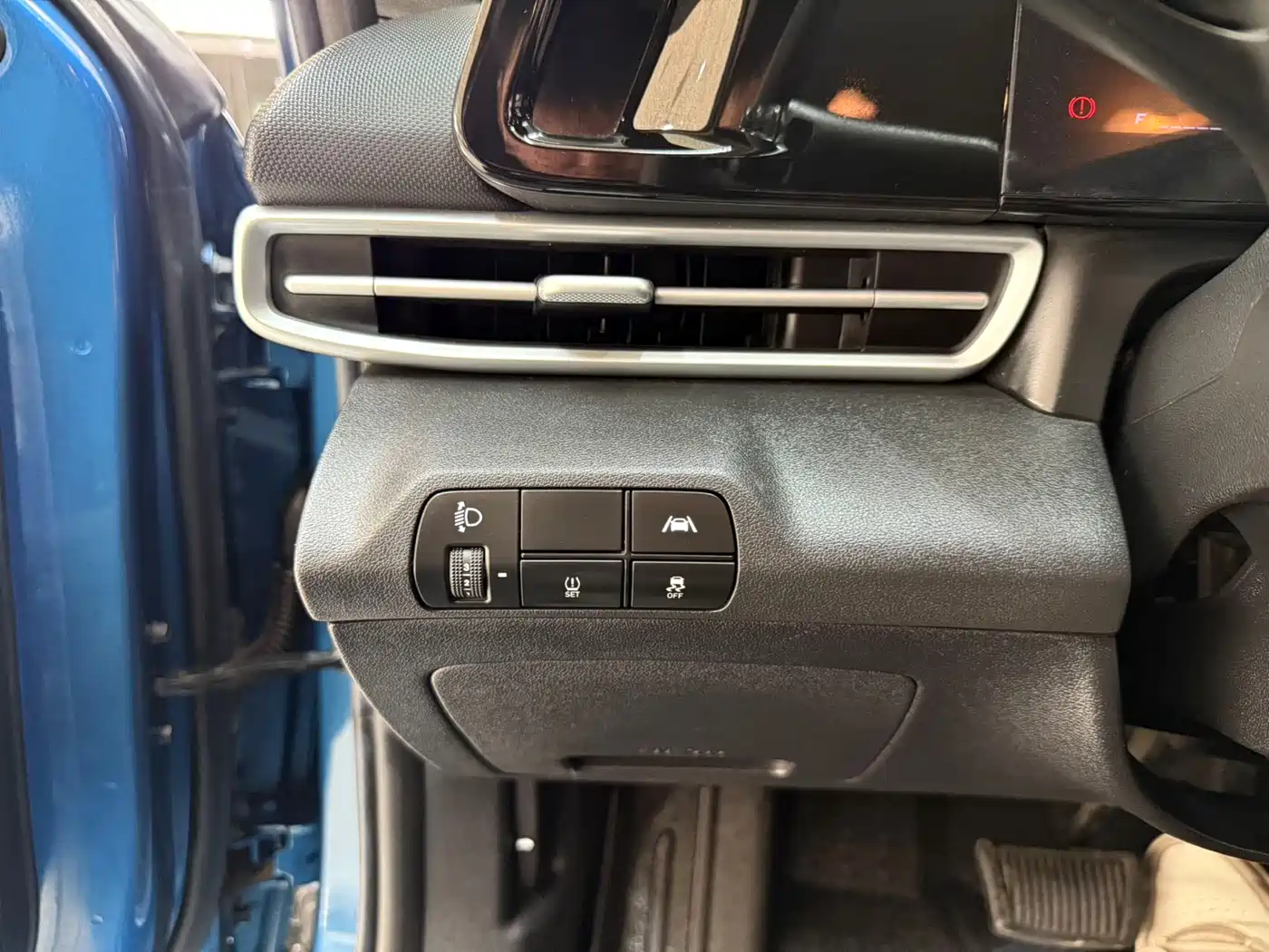 Hyundai Elantra 2022 1.5L CVT LUX Premium Edition фото 9