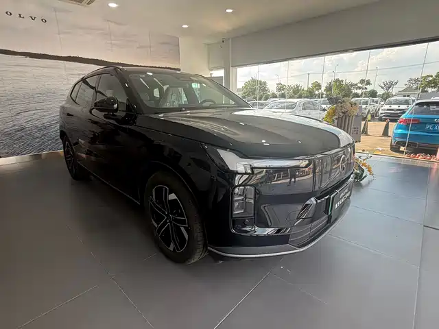 Volvo XC70 PHEV Полный привод, максимальный запас хода, Core