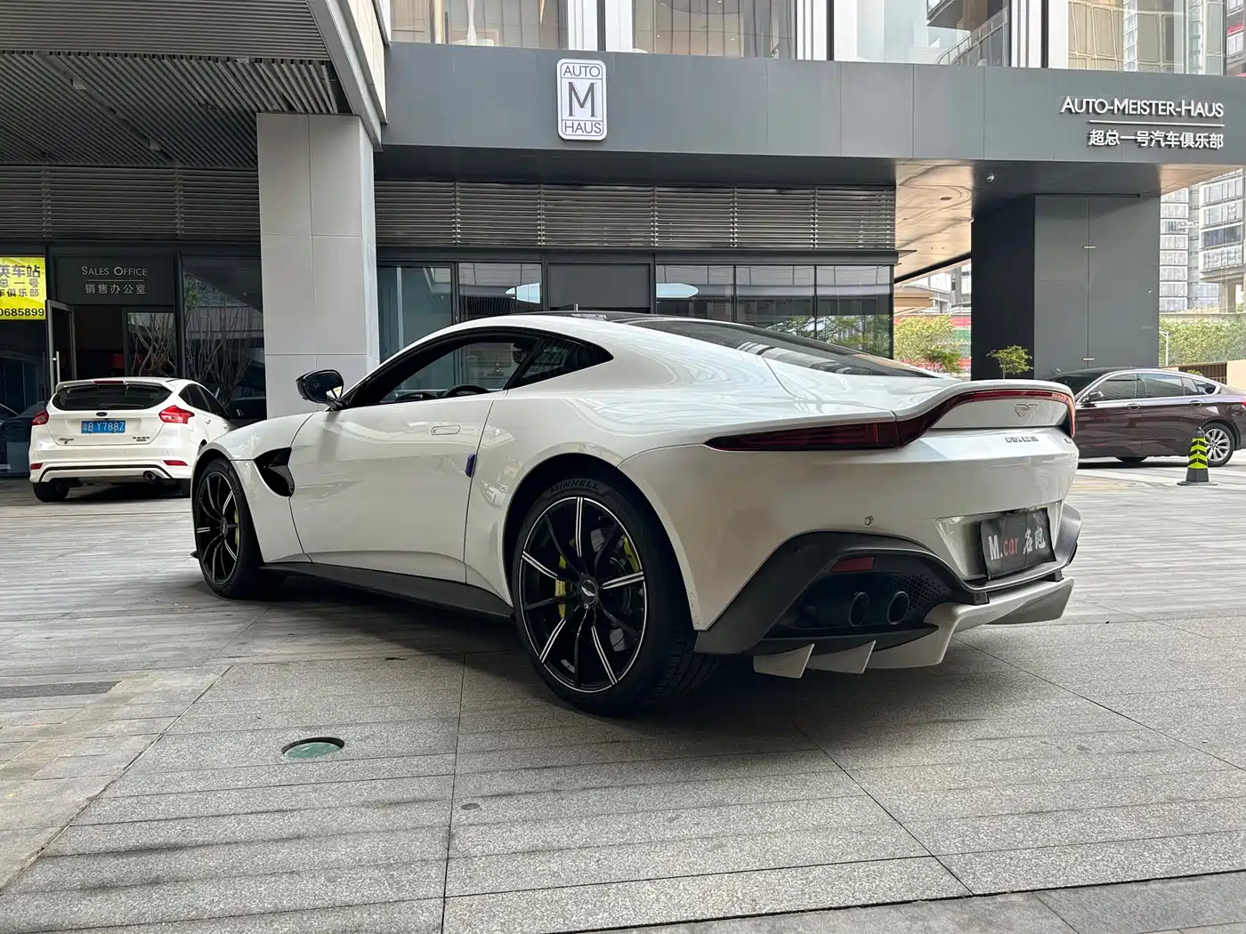 ASTON MARTIN V8 VANTAGE