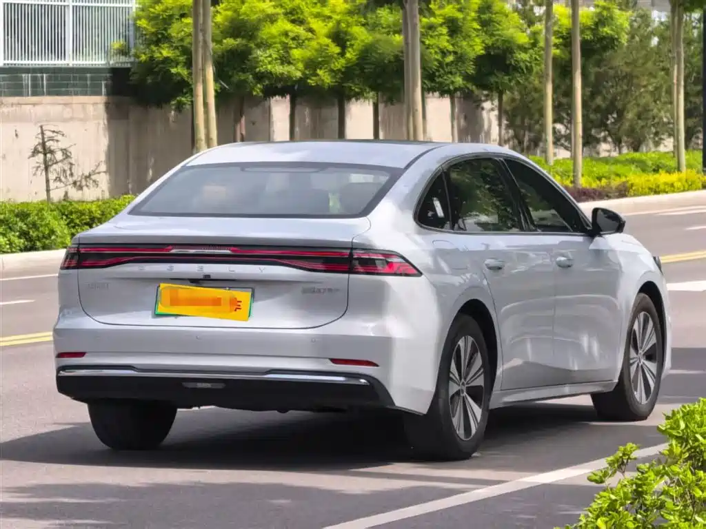 Geely Galaxy Galaxy A7 2025 EM-i 150km Premium Edition фото 24