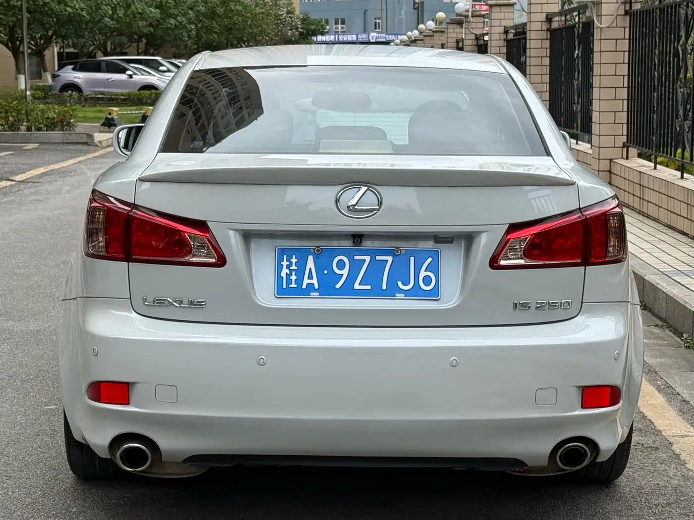 Фото 4 - Lexus IS