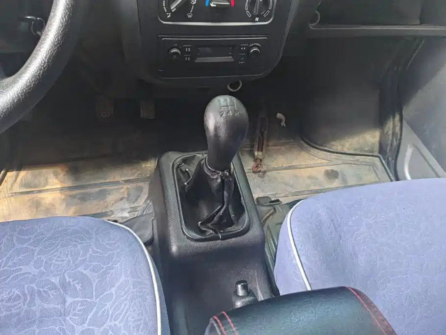 Wuling Motors Wuling Zhiguang 2017 2015 1.2L Standard LSI